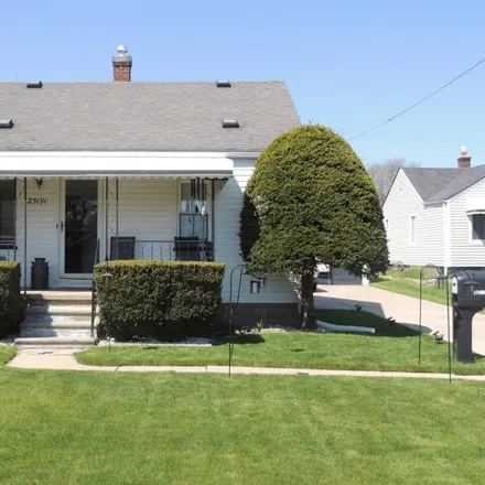 Buy this 3 bed house on 25249 Ford Street in Roseville, MI 48066