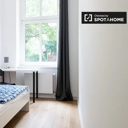 Rent this 5 bed room on Plönzeile 27 in 12459 Berlin, Germany
