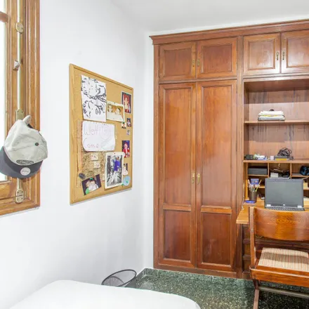 Image 2 - Quirosoma, Carrer de Troia, 46002 Valencia, Spain - Room for rent