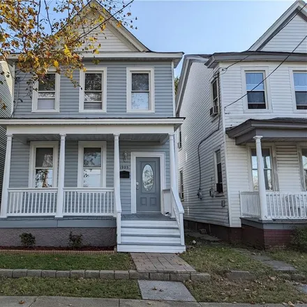 Buy this 3 bed house on 1905 High Street in Portsmouth City, VA 23704