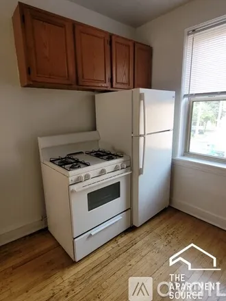 Image 4 - 2344 W Touhy Ave, Unit 3D - Apartment for rent