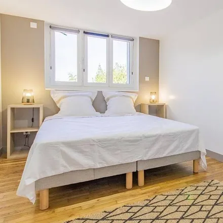Rent this 2 bed duplex on Semur-en-Brionnais in Saône-et-Loire, France