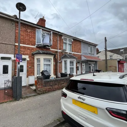 Rent this 3 bed townhouse on Graham Street in Swindon, SN1 2EY