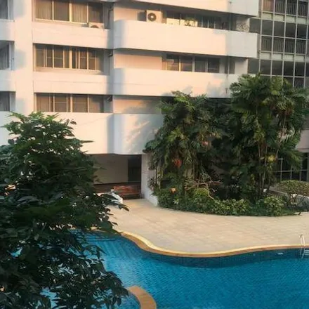 Rent this 2 bed apartment on Brainwake.cycles in 27/1, Soi Phrom Chit