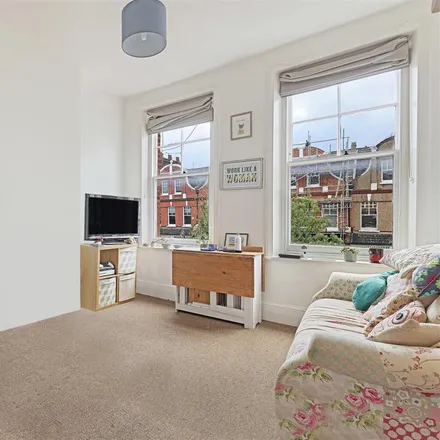 Image 4 - Hillfield Garage, Hillfield Avenue, London, N8 7DH, United Kingdom - Apartment for rent