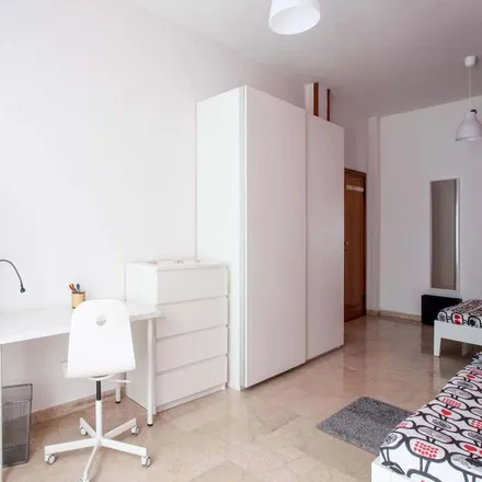 Rent this 4 bed room on UniCredit Bank in Via Riva di Reno, 40122 Bologna BO