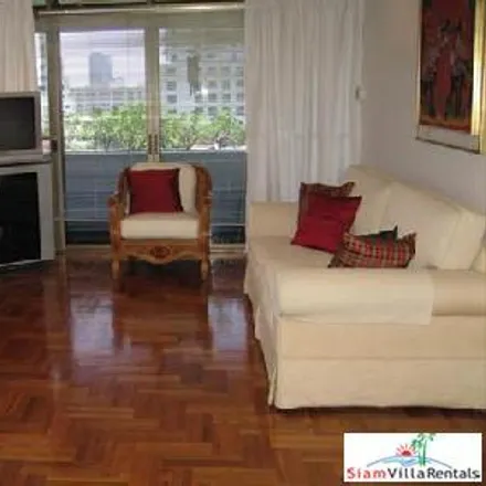 Rent this 2 bed apartment on Duan Phloen Chit Junction in Chaloem Mahanakhon Expressway, Witthayu