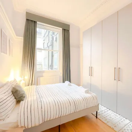 Rent this 3 bed apartment on Stanhope Gardens in London, SW7 5JX