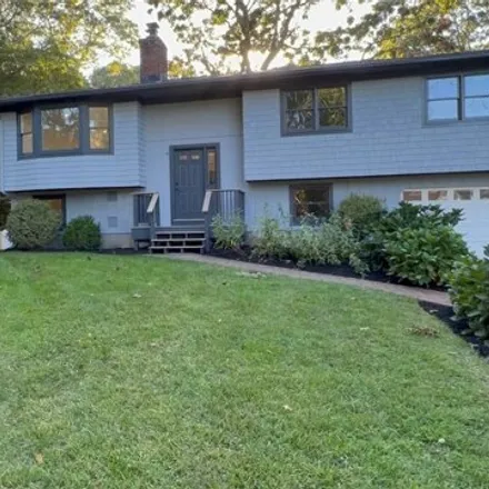 Buy this 4 bed house on 13 Wakefield Road in Southampton, Hampton Bays