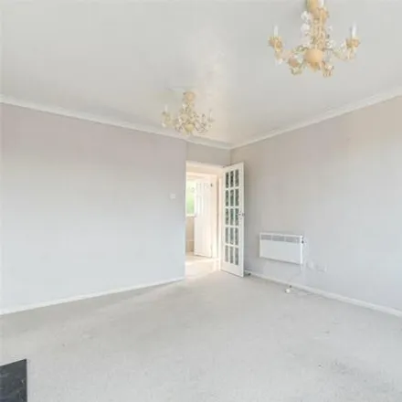 Image 3 - Tarring Road, Worthing, West Sussex, Bn11 - Apartment for sale