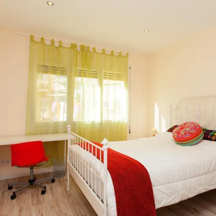 Rent this 3 bed apartment on Veritas in Carrer de Pau Alsina, 38