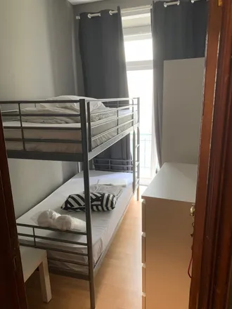 Rent this 3 bed room on Taste of Pakistan in Rua de São Pedro Mártir, 1100-591 Lisbon