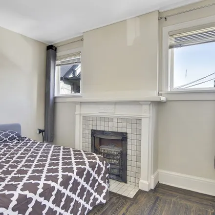 Rent this 3 bed apartment on The Roslyn in 935 Jervis Street, Vancouver