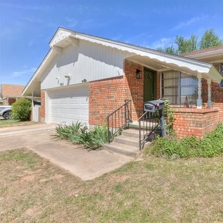 Image 2 - 1045 West Havenwood Drive, Midwest City, OK 73110, USA - House for sale