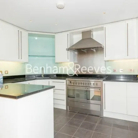 Image 4 - 11 Downside Crescent, Maitland Park, London, NW3 2AS, United Kingdom - Apartment for rent