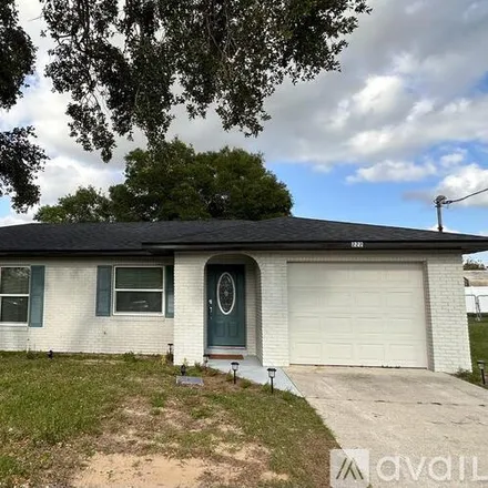 Rent this 3 bed house on 222 South Palm Drive