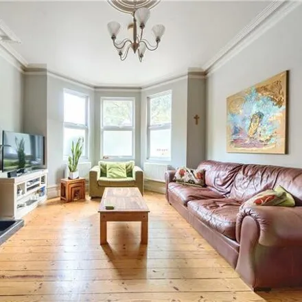 Image 4 - 9 St. James Avenue, London, W13 9DL, United Kingdom - Duplex for sale