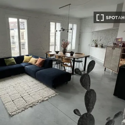 Rent this 2 bed apartment on Delhaize in Rue des Champs Élysées - Elyzeese Veldenstraat, 1050 Ixelles - Elsene