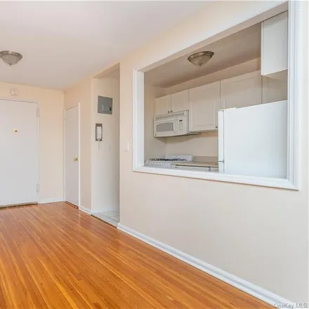 Image 3 - 411 Bronx River Road, City of Yonkers, NY 10704, USA - Apartment for rent