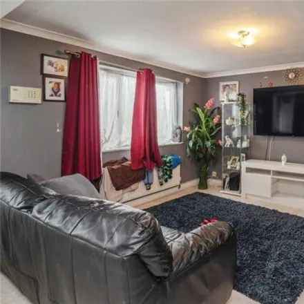 Image 2 - Laird Avenue, Grays, RM16 2NL, United Kingdom - House for sale
