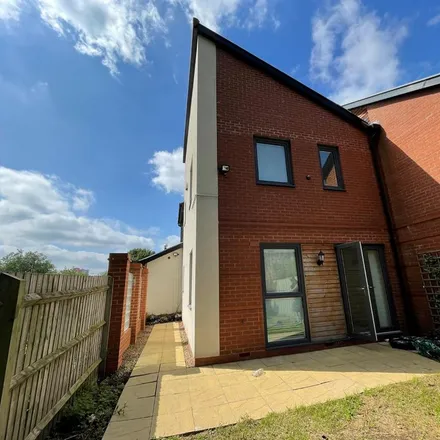 Rent this 3 bed duplex on unnamed road in Attwood Green, B15 2FH
