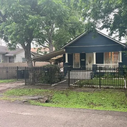 Buy this 2 bed house on 1465 Morris Street in Houston, TX 77009