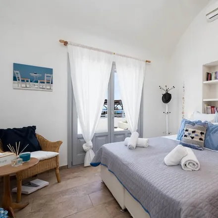 Rent this 2 bed house on Φηρών - Περίσσας in Thira Municipal Unit, Greece
