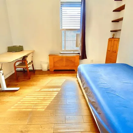 Rent this 3 bed apartment on 40 West 86th Street in New York, NY 10024