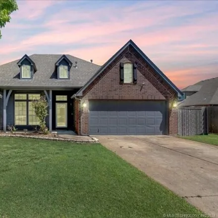 Buy this 3 bed house on 11741 East 102nd Street North in Owasso, OK 74055