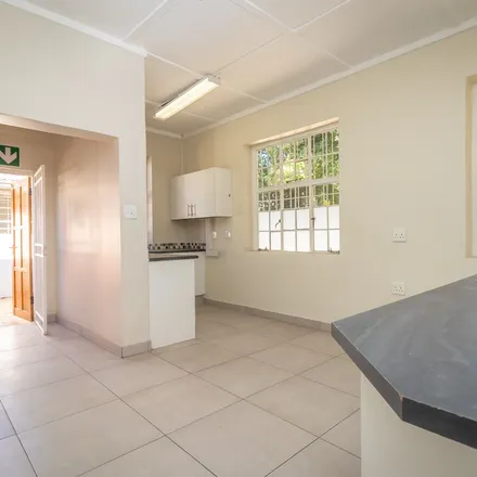Image 2 - Rosehope, Main Road, Rosebank, Cape Town, 7700, South Africa - Apartment for rent