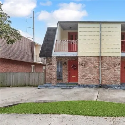 Buy this 4 bed townhouse on 308 Lilac Street in Metairie, LA 70005
