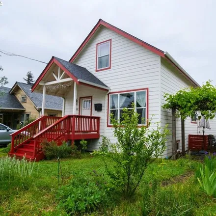 Buy this 3 bed house on 4128 Southeast 64th Avenue in Portland, OR 97206