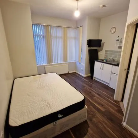 Rent this 1 bed apartment on Ashburnham Road in Luton, LU1 1JZ