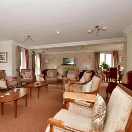 Image 4 - Caterham, Stafford Road, Tandridge, CR3 6TD, United Kingdom - Apartment for sale