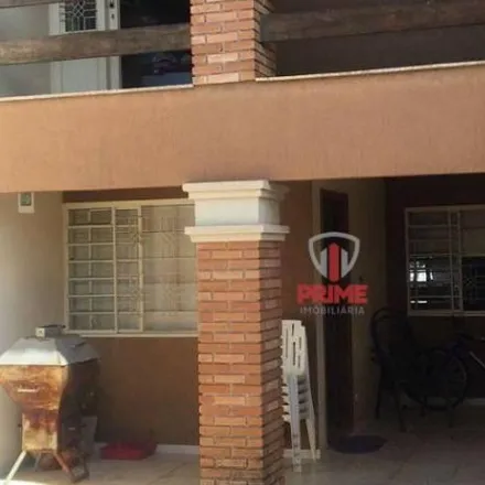 Buy this 3 bed house on Rua Orlando Cóser in Lon Rita, Londrina - PR