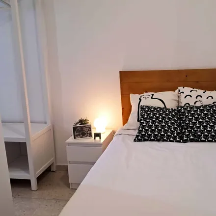 Rent this 1 bed room on Avinguda del Primat Reig in 94, 46010 Valencia