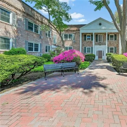 Buy this studio apartment on Carol Gardens in 43 North Forest Avenue, Village of Rockville Centre