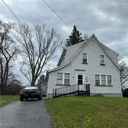 Buy this 3 bed house on 631 Cameron Avenue in Youngstown, OH 44502