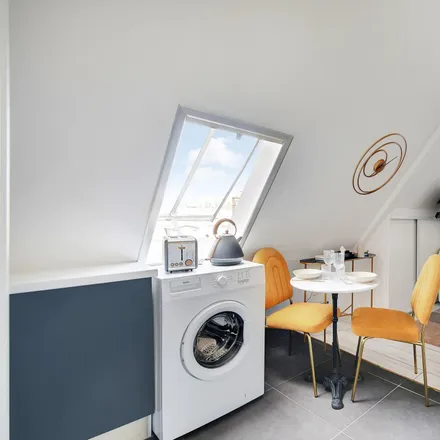 Image 9 - 54 Rue François Ier, 75008 Paris, France - Apartment for rent