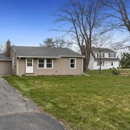 Buy this 3 bed house on Hononegah Road in Roscoe, Roscoe Township