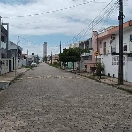 Image 1 - Rua Itacolomi, Centro, Balneário Piçarras - SC, 88380-000, Brazil - House for sale