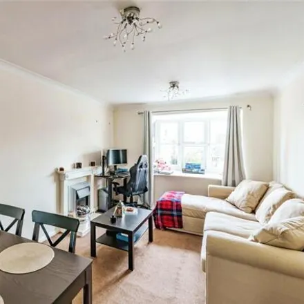 Image 4 - Staffords Place, Horley, RH6 9GY, United Kingdom - Apartment for sale