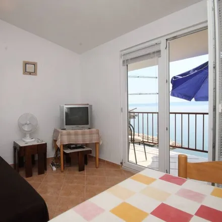Rent this 3 bed apartment on 21327 Općina Podgora