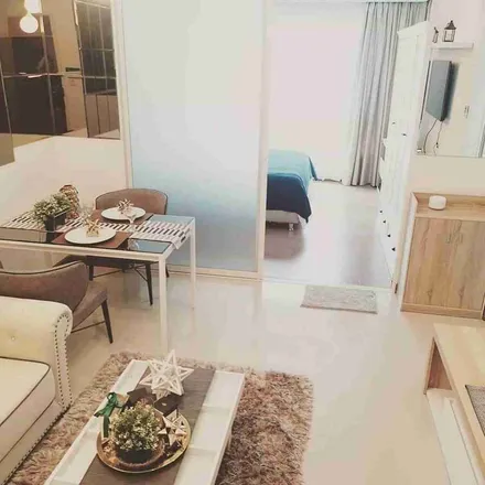 Rent this 1 bed apartment on Soi Si Ayutthaya 8 in Ratchathewi District, 10400