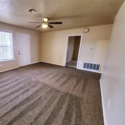 Image 2 - 1916 Treat Drive, Midwest City, OK 73110, USA - House for rent