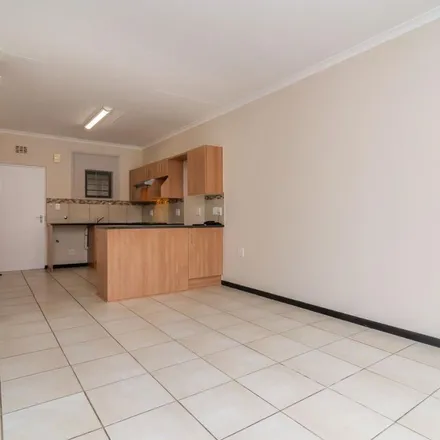 Image 6 - Featherbrooke Hills Retirement Village, Taxi Rank, Mogale City Ward 28, Krugersdorp, 1746, South Africa - Apartment for rent