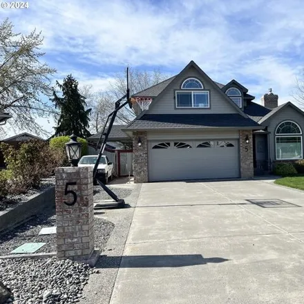 Buy this 3 bed house on 5 Sw Alderbrooke Pl in Hermiston, Oregon