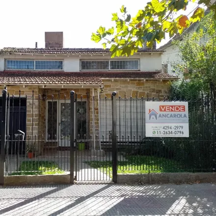 Buy this studio house on Avenida Amenedo 975 in Adrogué, Argentina