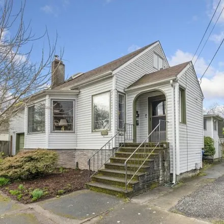 Image 1 - 9425 North Mohawk Avenue, Portland, OR 97203, USA - House for sale