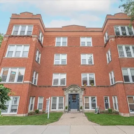 Buy this 3 bed condo on 4869 N Rockwell St Apt 3 in Chicago, Illinois